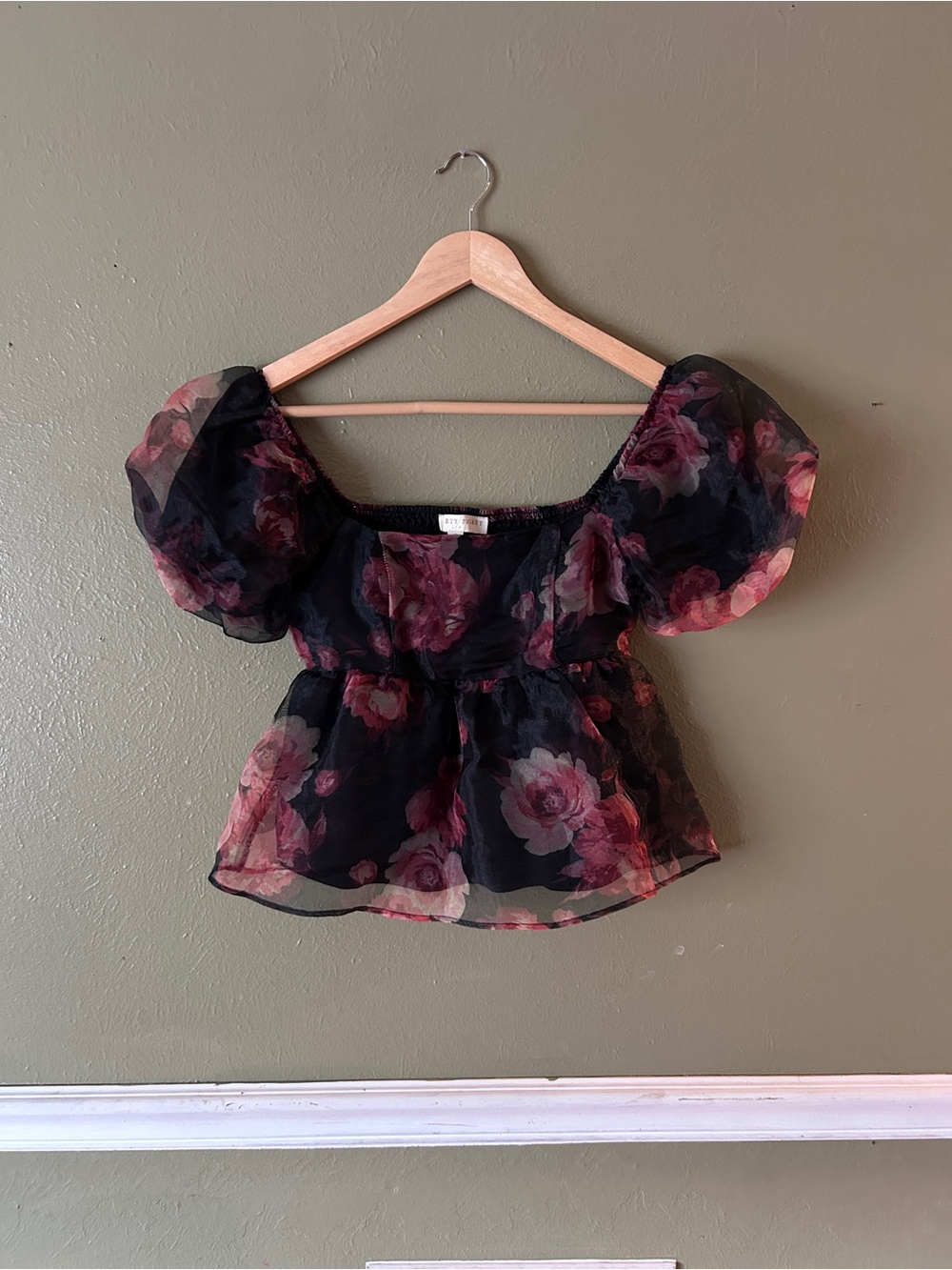 Romantic Cottagecore Whimsigoth Floral Puff-Sleeve Peplum Top Black and Plum